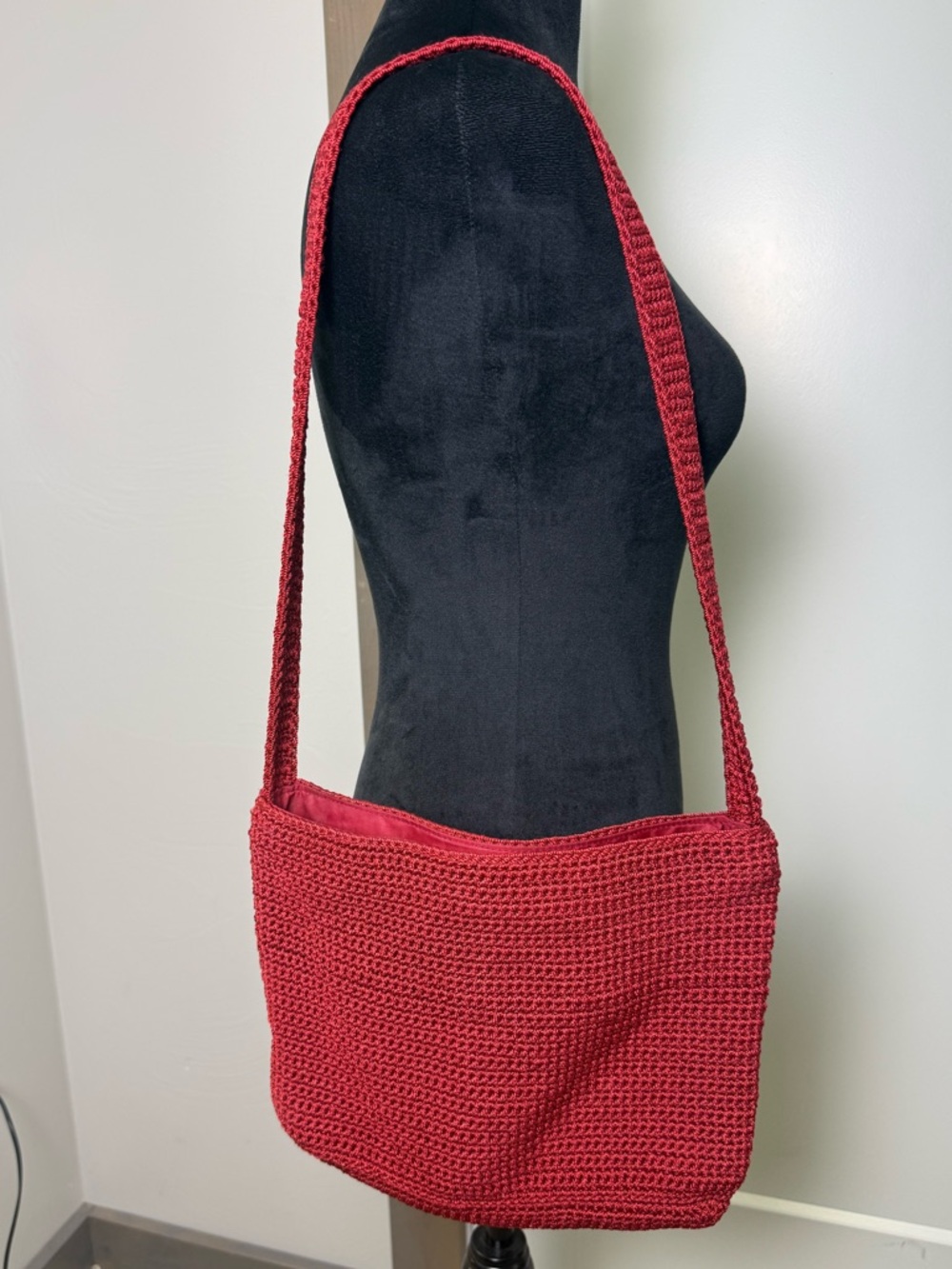 The Sak Red Crochet Zip Top Shoulder Bag Purse Casual Statement‎ Granny Core
